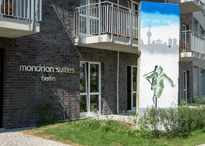 Mondrian Am Checkpoint Charlie 4*