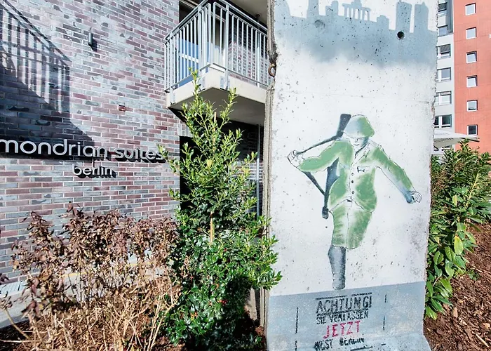 Mondrian Am Checkpoint Charlie Otel 4*