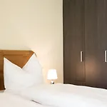 Mondrian Am Checkpoint Charlie 4*