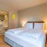 柏林查理边境检查站蒙德里安套房酒店 4* 柏林