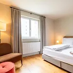 柏林查理边境检查站蒙德里安套房酒店 酒店