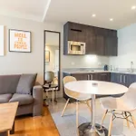 柏林查理边境检查站蒙德里安套房酒店 4*