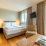 Mondrian Am Checkpoint Charlie Hotel 4*