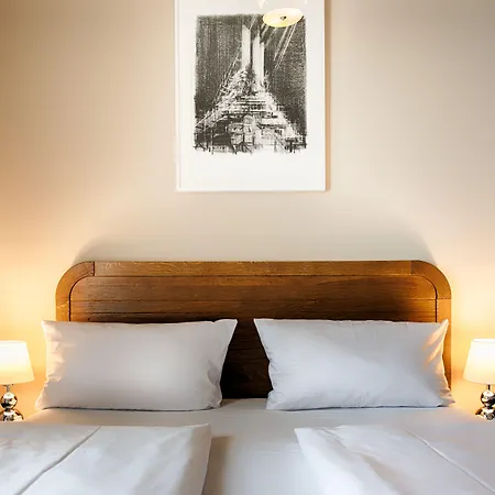 Mondrian Am Checkpoint Charlie