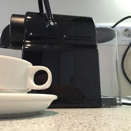 موندريان سويتس أم تشيك بوينت تشارلي برلين