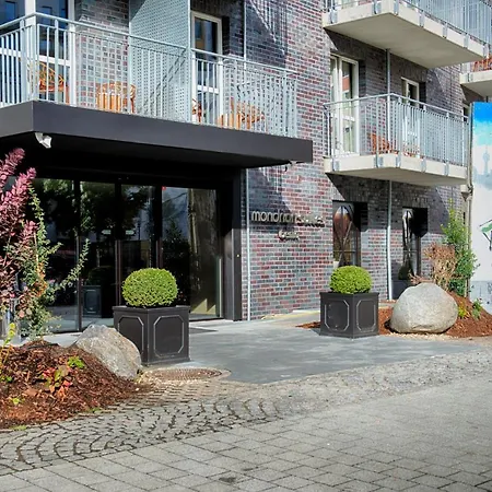 موندريان سويتس أم تشيك بوينت تشارلي 4*