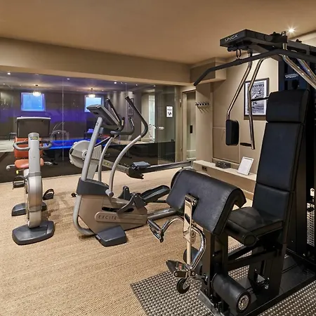 موندريان سويتس أم تشيك بوينت تشارلي