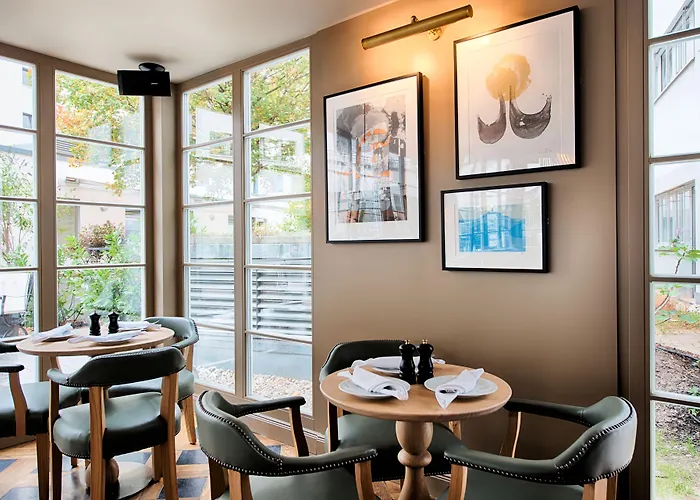 몬드리안 스위트 암 체크포인트 찰리 호텔