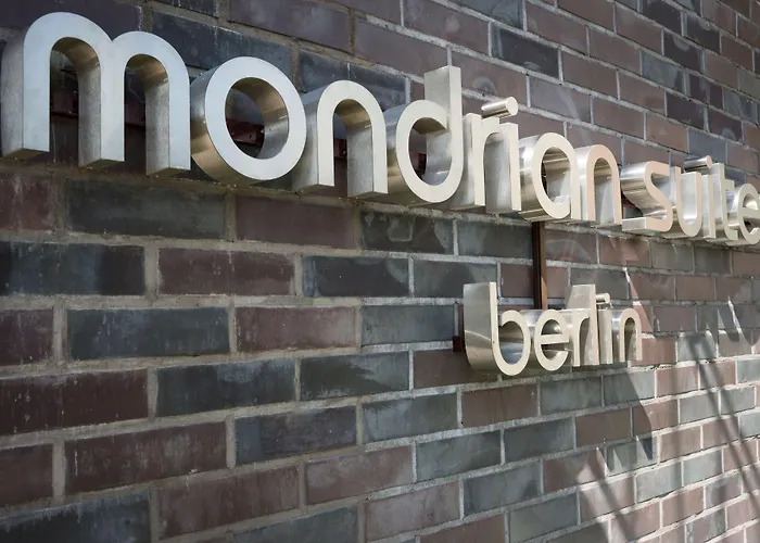 몬드리안 스위트 암 체크포인트 찰리 호텔