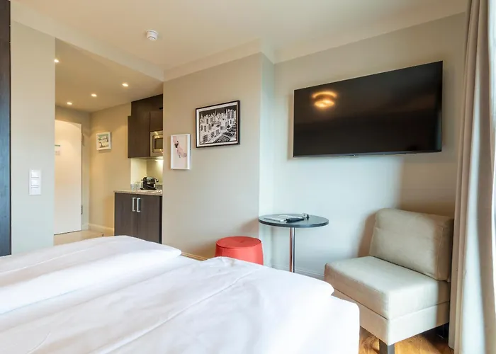 Mondrian Am Checkpoint Charlie 4*