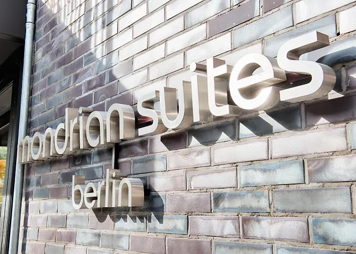 Mondrian Am Checkpoint Charlie 4*