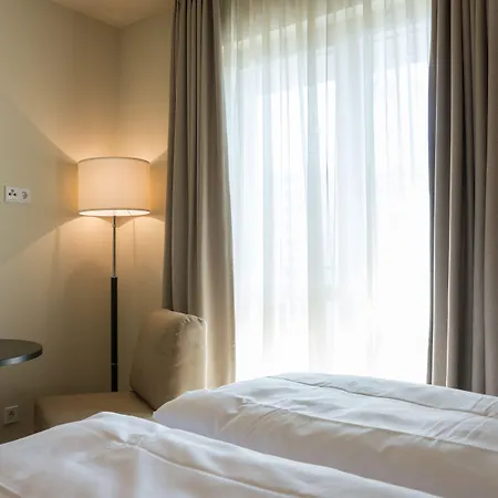 몬드리안 스위트 암 체크포인트 찰리 호텔