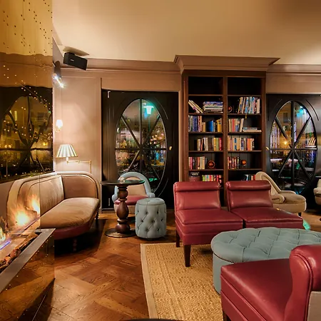 Mondrian Am Checkpoint Charlie Berlin