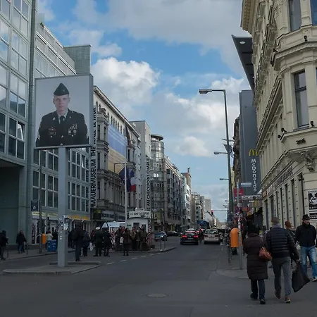 Hotel Mondrian Am Checkpoint Charlie