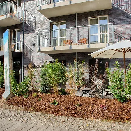 Mondrian Am Checkpoint Charlie 4*