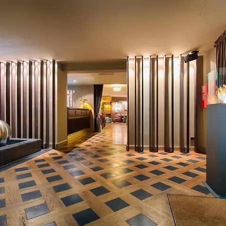Hotel Mondrian Am Checkpoint Charlie 4*