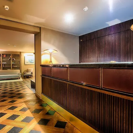 Mondrian Am Checkpoint Charlie Hotel