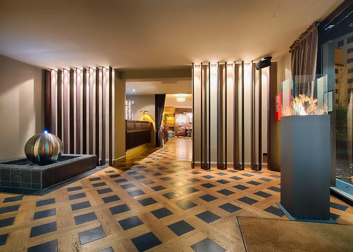 Mondrian Am Checkpoint Charlie Berlin